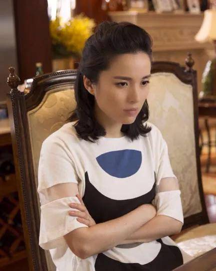 靳东老婆近照曝光,自信大方好美丽!网友:46岁白发有点多 靳东老婆近照曝光,自信大方好美丽!网友:46岁白发有点多