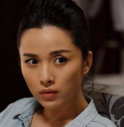 靳东老婆近照曝光,自信大方好美丽!网友:46岁白发有点多 靳东老婆近照曝光,自信大方好美丽!网友:46岁白发有点多