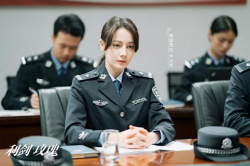 《利剑・玫瑰》收官:不止是剧,更是一场全民参与的“防拐启示录” 《利剑・玫瑰》收官:不止是剧,更是一场全民参与的“防拐启示录”