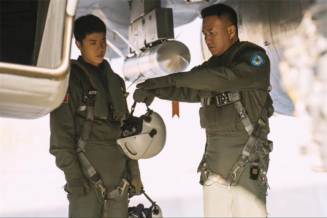 《长空之王》9.3重映 歼-20歼-16等真机震撼参演 《长空之王》9.3重映 歼-20歼-16等真机震撼参演