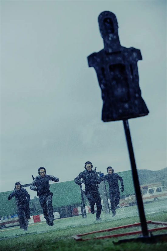 电影《蛟龙行动》特别版定档8.30!IMAX海报曝光 电影《蛟龙行动》特别版定档8.30!IMAX海报曝光