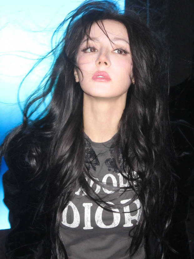 迪丽热巴复古名媛造型尽显女王气质 迪丽热巴复古名媛造型尽显女王气质