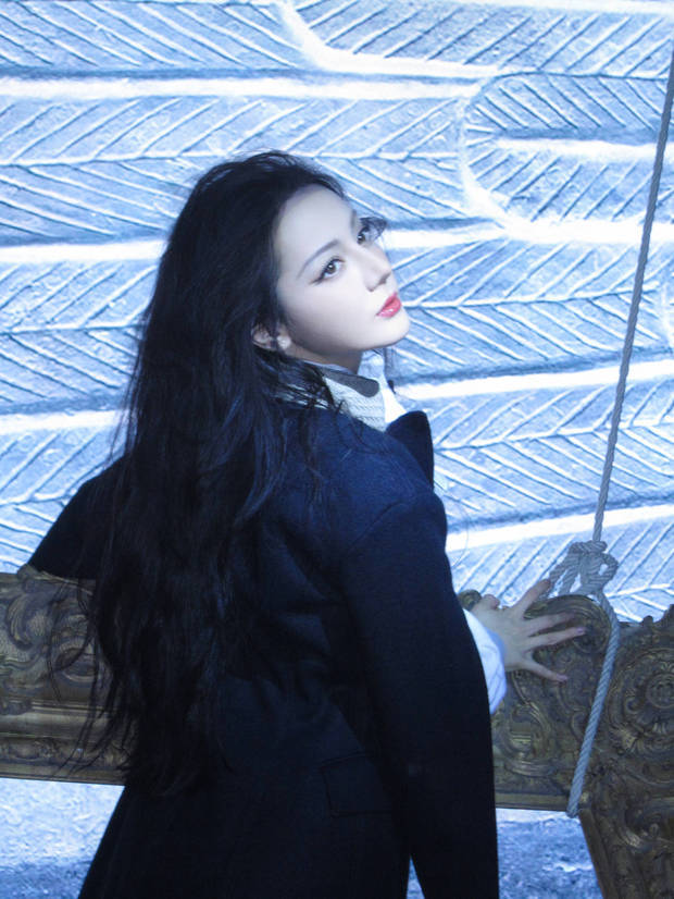 迪丽热巴复古名媛造型尽显女王气质 迪丽热巴复古名媛造型尽显女王气质