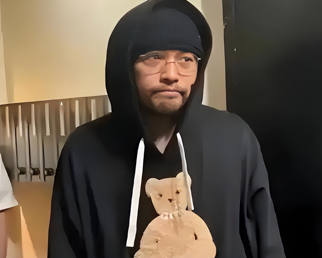 钱再多有什么用!46岁周杰伦现状曝光!病情严重到走路需要人搀扶 钱再多有什么用!46岁周杰伦现状曝光!病情严重到走路需要人搀扶