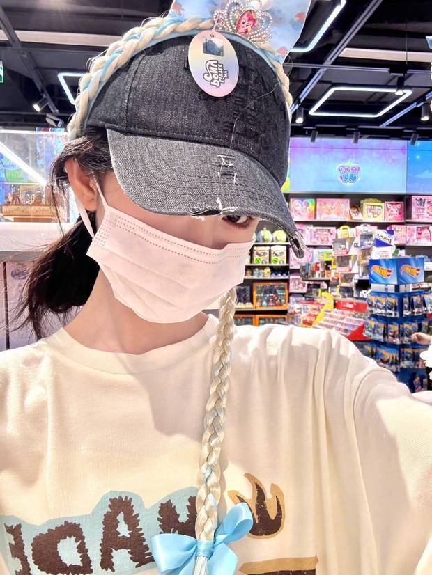鞠婧祎晒日常随拍清纯温婉 回眸浅笑少女感满满 鞠婧祎晒日常随拍清纯温婉 回眸浅笑少女感满满