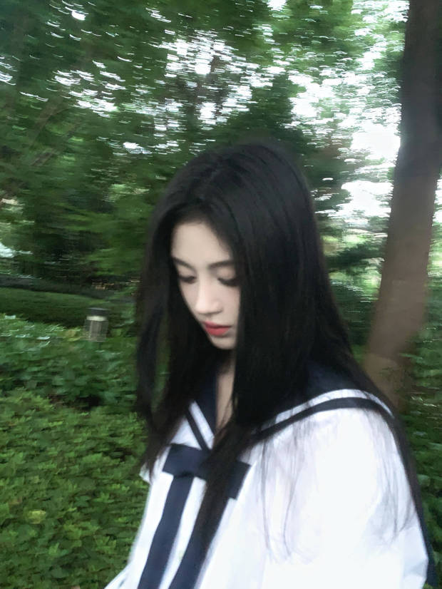 鞠婧祎晒日常随拍清纯温婉 回眸浅笑少女感满满 鞠婧祎晒日常随拍清纯温婉 回眸浅笑少女感满满