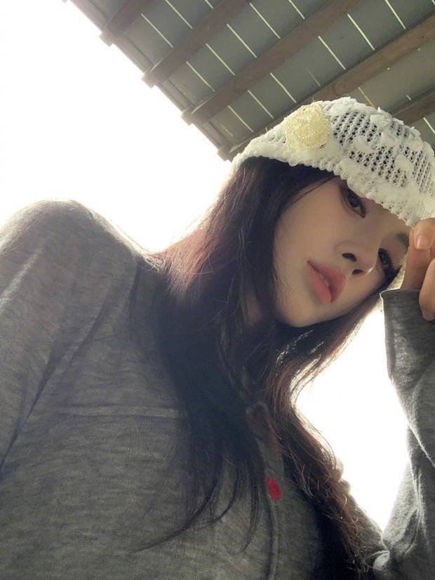 鞠婧祎晒日常随拍清纯温婉 回眸浅笑少女感满满 鞠婧祎晒日常随拍清纯温婉 回眸浅笑少女感满满