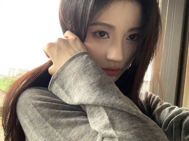 鞠婧祎晒日常随拍清纯温婉 回眸浅笑少女感满满 鞠婧祎晒日常随拍清纯温婉 回眸浅笑少女感满满