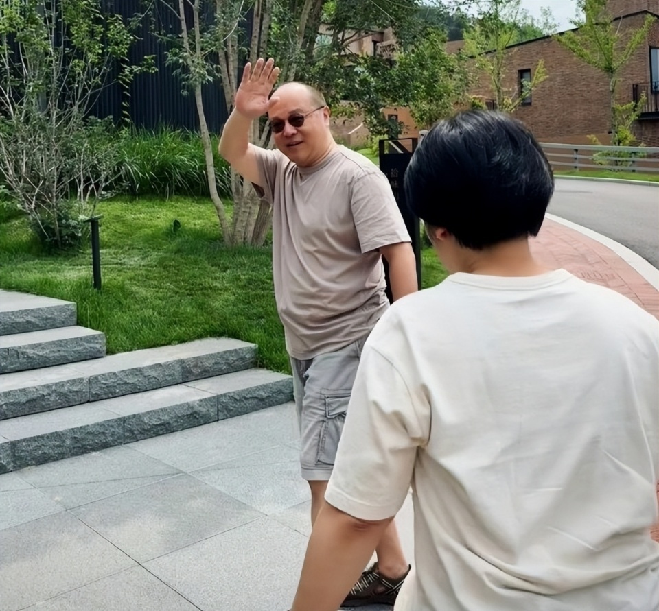 56岁王菲没想到,自己那因出轨离婚的前夫窦唯,如今活成了这样 56岁王菲没想到,自己那因出轨离婚的前夫窦唯,如今活成了这样