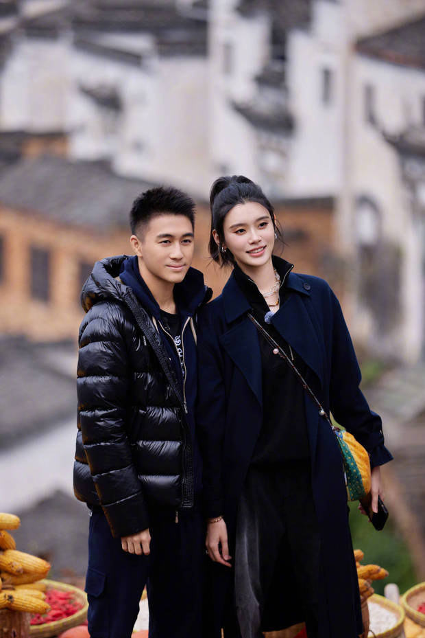 何猷君奚梦瑶为6岁儿子庆生 一家三口合影温馨有爱