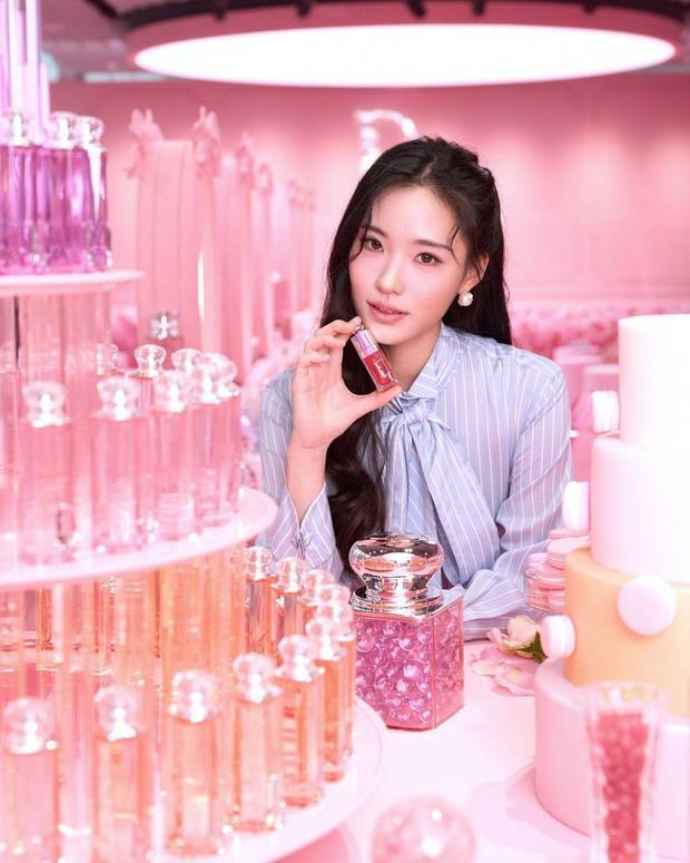 小S二女儿Lily身姿窈窕 笑容甜美气质优雅