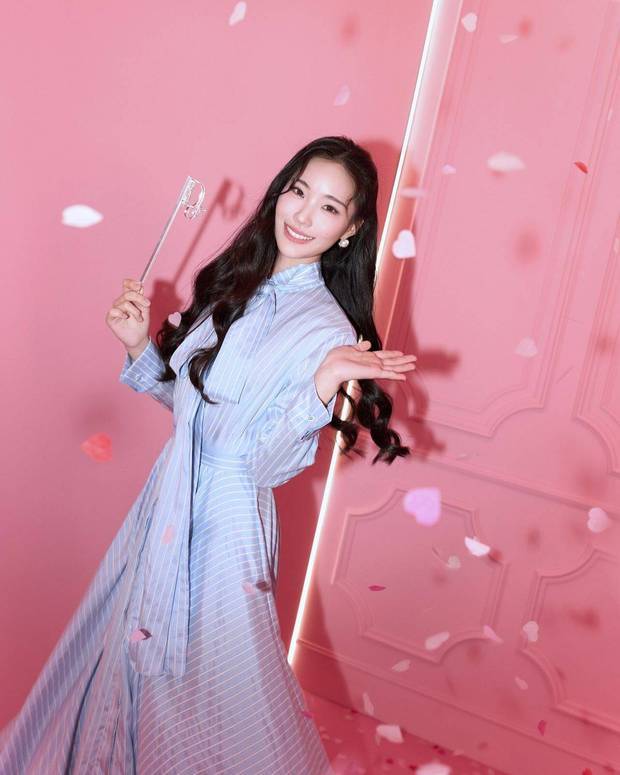 小S二女儿Lily身姿窈窕 笑容甜美气质优雅
