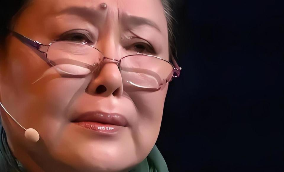 76岁斯琴高娃近况：瑞士老公已去世，垂垂老矣的她却越开越艳