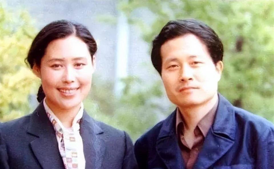 76岁斯琴高娃近况：瑞士老公已去世，垂垂老矣的她却越开越艳