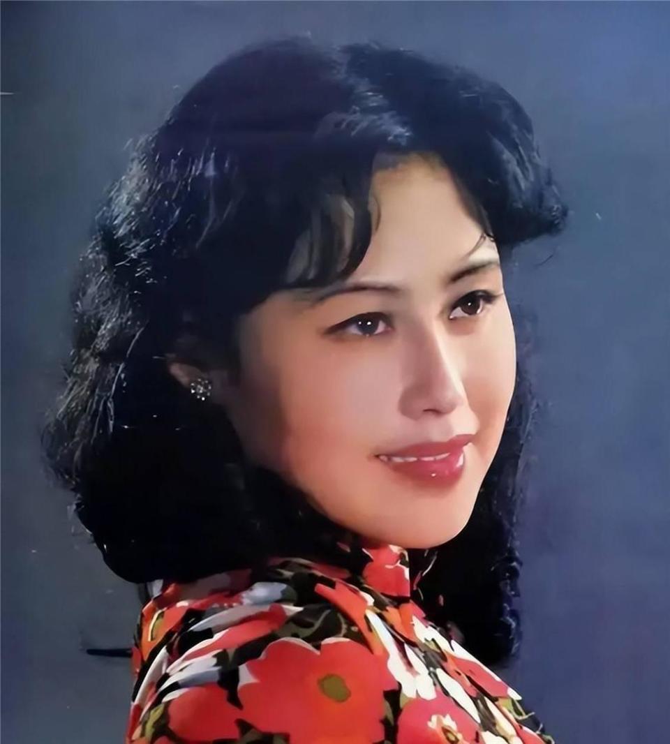76岁斯琴高娃近况：瑞士老公已去世，垂垂老矣的她却越开越艳
