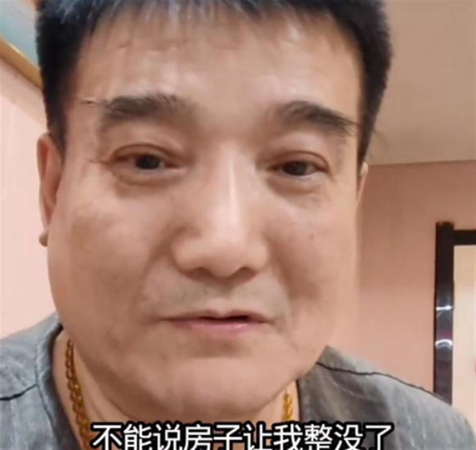 77岁何庆魁隔空喊话赵本山，却被扒了个底朝天，网友：吃相难看