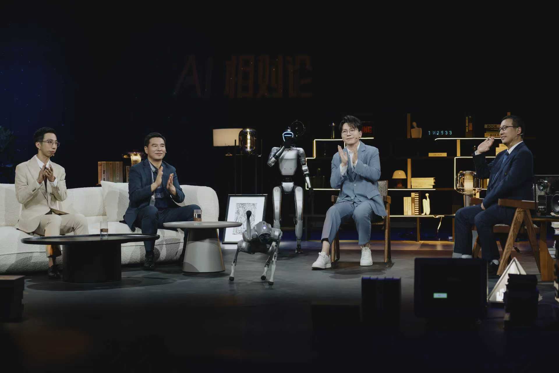 技术热潮下人文价值回归： 《琼聊AI》和《AI相对论》的叙事转向