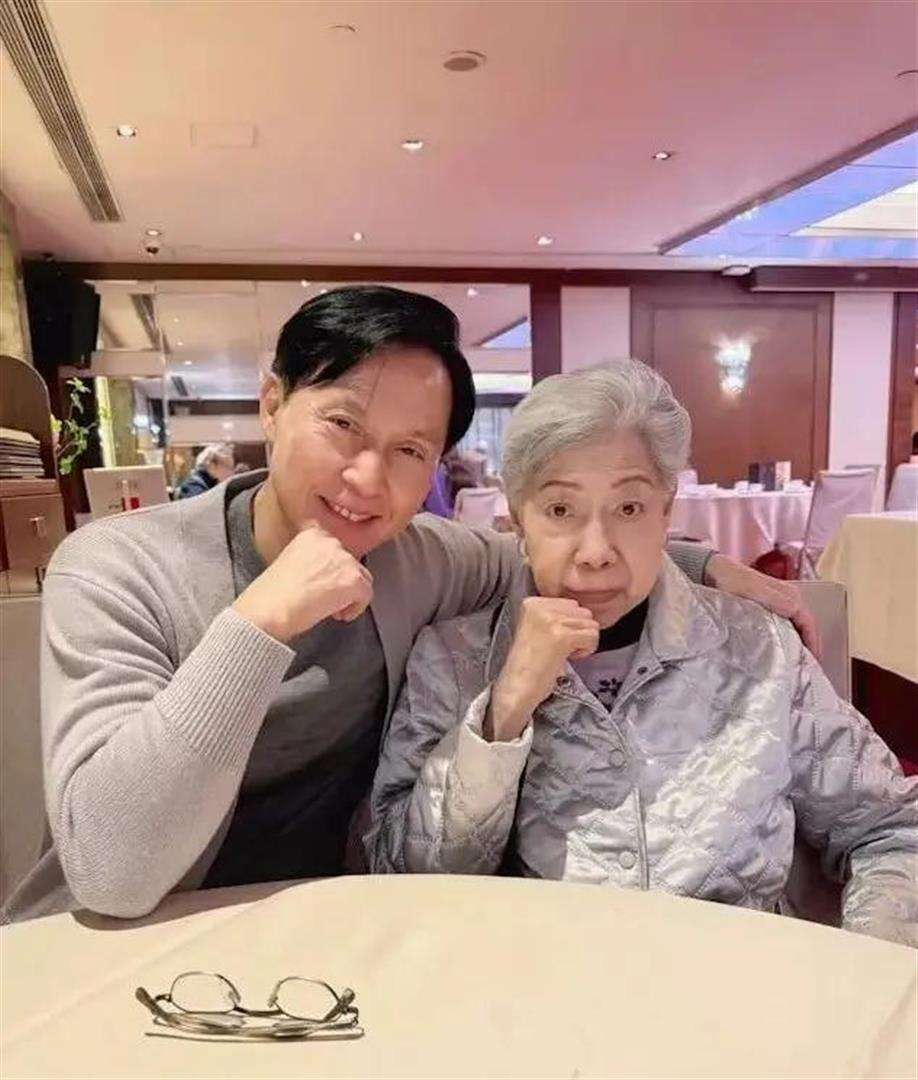 91岁TVB老戏骨近况曝光!与69岁男星喝茶精神佳,去年约满低调离巢 91岁TVB老戏骨近况曝光!与69岁男星喝茶精神佳,去年约满低调离巢