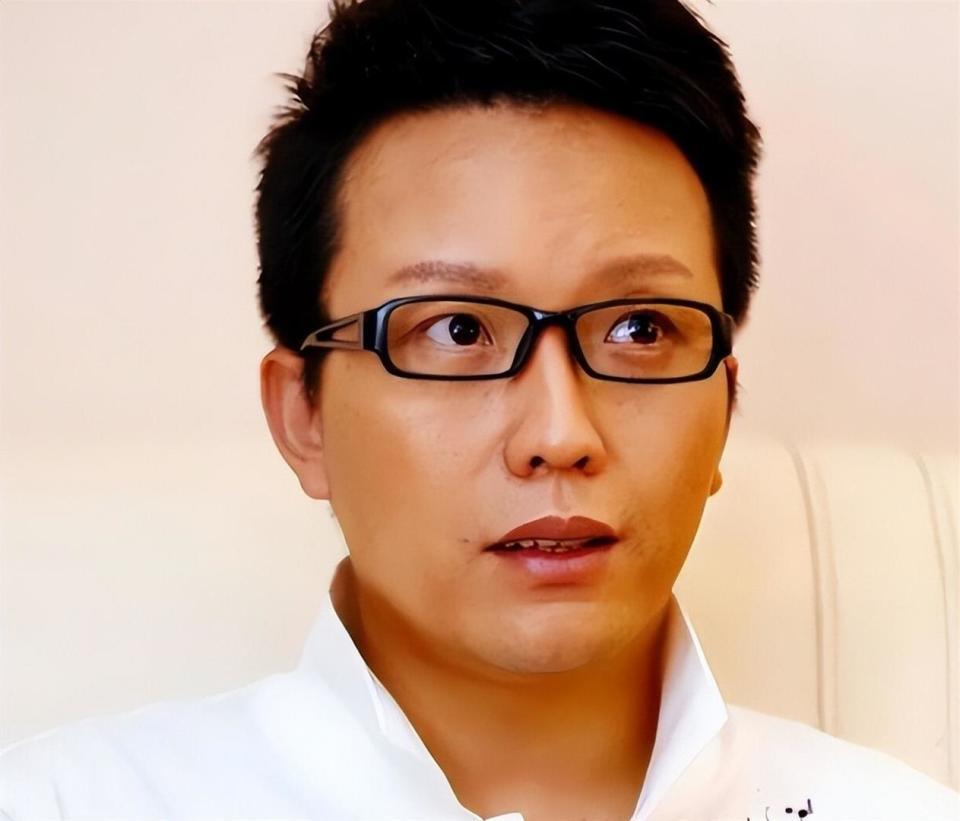 善恶终有报！47岁跌落神坛的李玉刚，终是活成了跳梁小丑