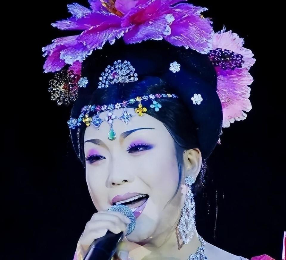 善恶终有报！47岁跌落神坛的李玉刚，终是活成了跳梁小丑