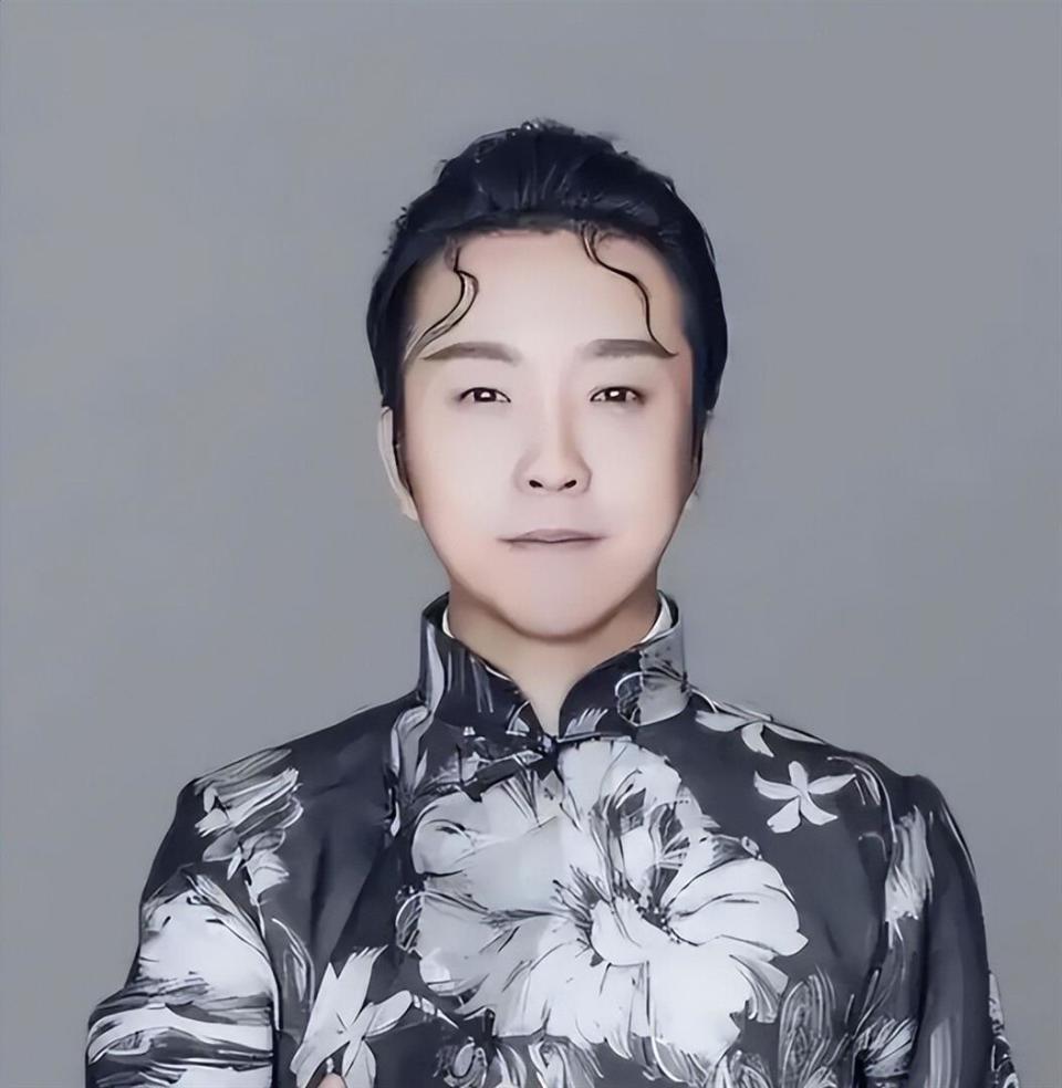 善恶终有报！47岁跌落神坛的李玉刚，终是活成了跳梁小丑