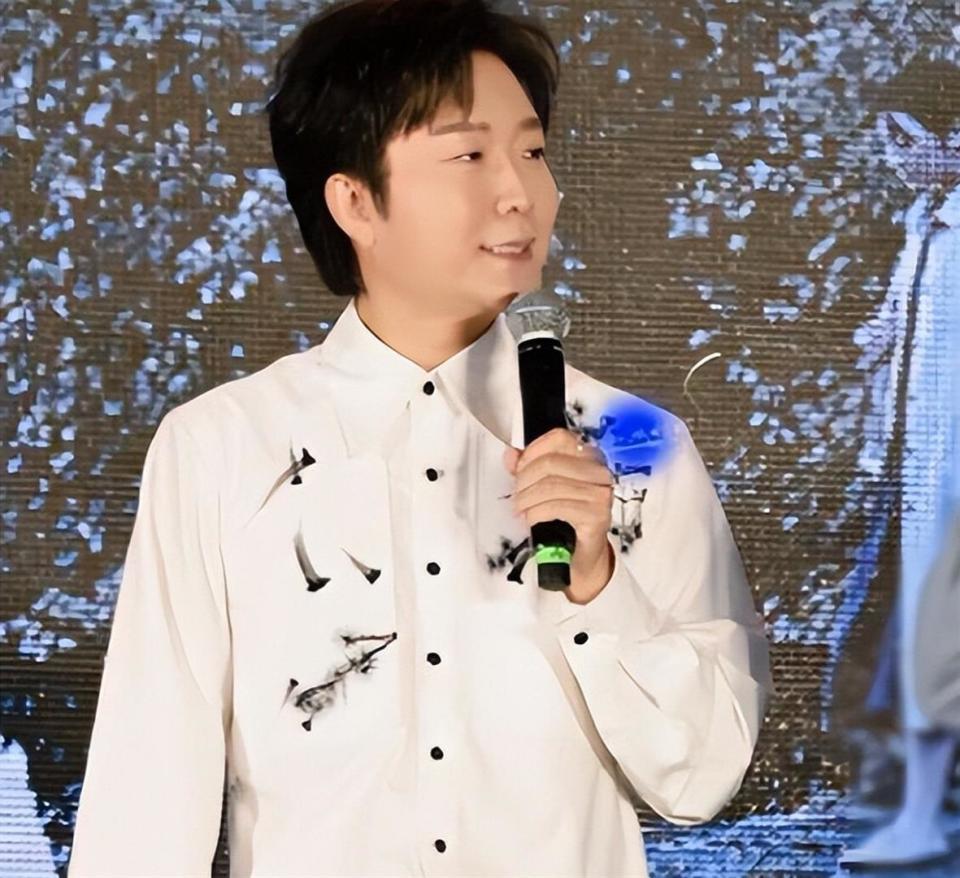 善恶终有报！47岁跌落神坛的李玉刚，终是活成了跳梁小丑