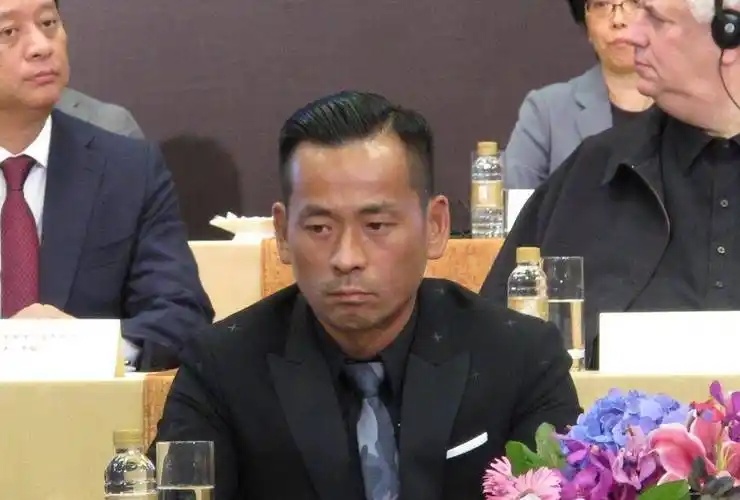 她为富豪5年生下4个孩子，拿到5亿分手费后离开了，如今她怎样了