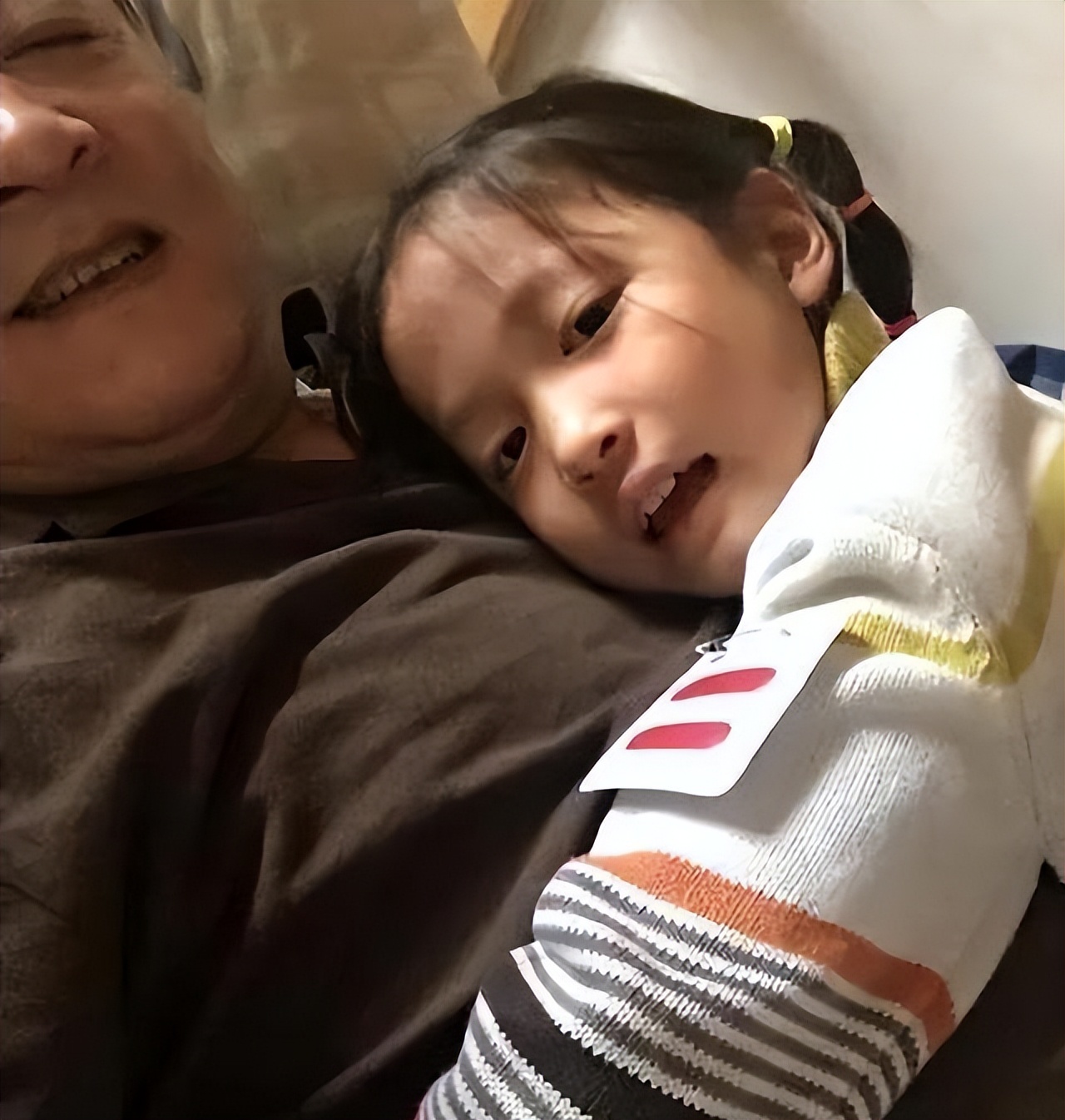 他三婚三离,发妻再嫁李幼斌,65岁独自抚养3个娃,生活悠哉幸福 他三婚三离,发妻再嫁李幼斌,65岁独自抚养3个娃,生活悠哉幸福