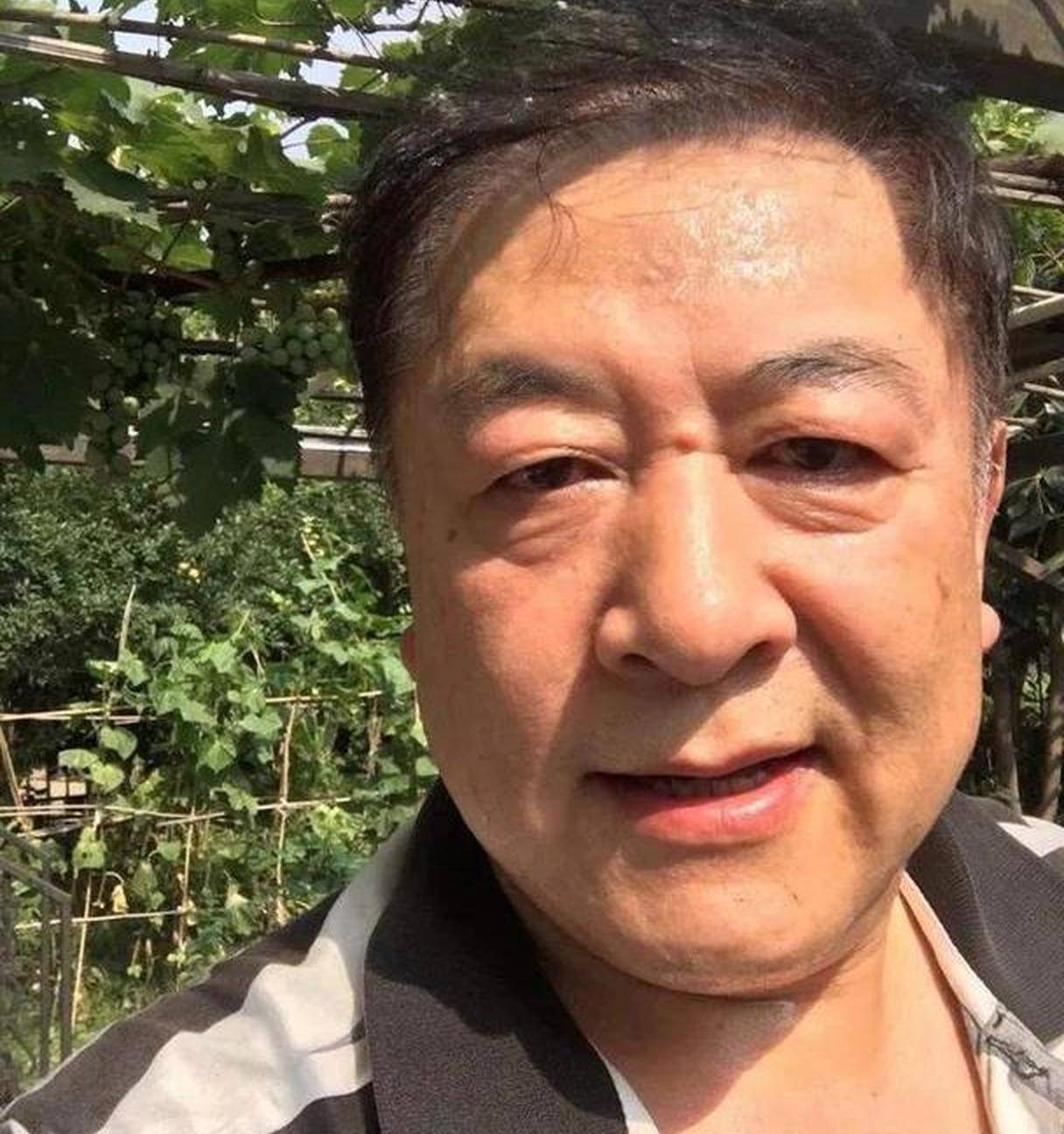 他三婚三离,发妻再嫁李幼斌,65岁独自抚养3个娃,生活悠哉幸福 他三婚三离,发妻再嫁李幼斌,65岁独自抚养3个娃,生活悠哉幸福