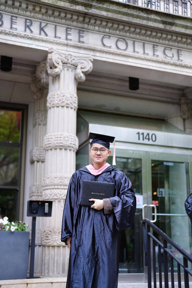 唱作人崔远博伯克利音乐学院毕业典礼暨新专辑官宣 7月15日发行